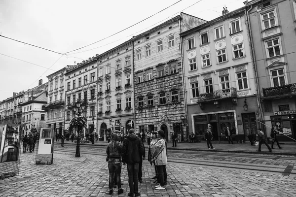 KRAKOW, POLONIA - 28 SEP 2015: Cracovia es la ciudad más visitada de Polonia, tanto entre los turistas extranjeros como entre los polacos . —  Fotos de Stock