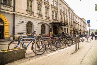 Krakow, Polonya - 28 Eylül 2015: Krakow en çok ziyaret edilen Polonya'da yabancı turistler ve Polonyalılar arasında bir şehirdir.