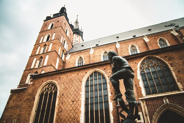 Krakow, Polonya - 28 Eylül 2015: Krakow en çok ziyaret edilen Polonya'da yabancı turistler ve Polonyalılar arasında bir şehirdir.