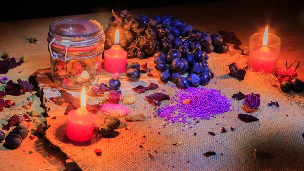 Beautiful composition with grapes and candles. Beautiful play of light. — Stock Photo, Image