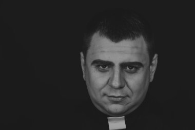 Rahip görüntü kamera, profesyonel oyun tiyatro oyuncusu. Tiyatro yapımları. Profesyonel makyaj ve kostüm Tasarımcısı. Dini ve kültürel dergi ve Web siteleri için fotoğraf.