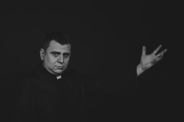 Rahip görüntü kamera, profesyonel oyun tiyatro oyuncusu. Tiyatro yapımları. Profesyonel makyaj ve kostüm Tasarımcısı. Dini ve kültürel dergi ve Web siteleri için fotoğraf.