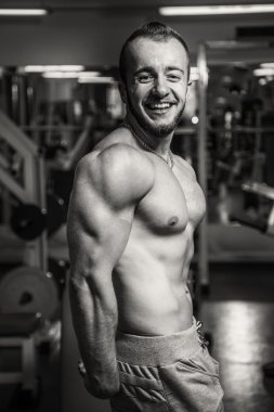 Kameraya poz güzel atletik erkek.