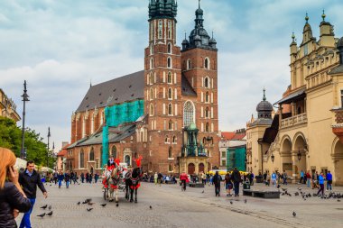 Krakow, Polonya - 28 Eylül 2015: Krakow en çok ziyaret edilen Polonya'da yabancı turistler ve Polonyalılar arasında bir şehirdir.