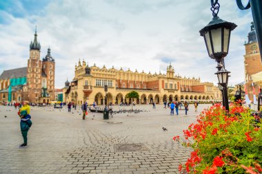 Krakow, Polonya - 28 Eylül 2015: Krakow en çok ziyaret edilen Polonya'da yabancı turistler ve Polonyalılar arasında bir şehirdir.