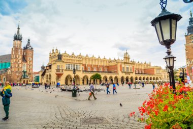 Krakow, Polonya - 28 Eylül 2015: Krakow en çok ziyaret edilen Polonya'da yabancı turistler ve Polonyalılar arasında bir şehirdir.