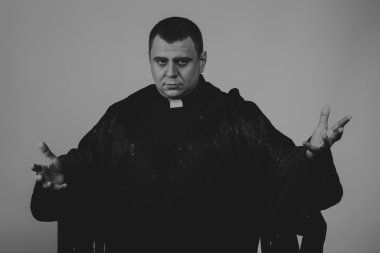 Rahip görüntü kamera, profesyonel oyun tiyatro oyuncusu. Tiyatro yapımları. Profesyonel makyaj ve kostüm Tasarımcısı. Dini ve kültürel dergi ve Web siteleri için fotoğraf.