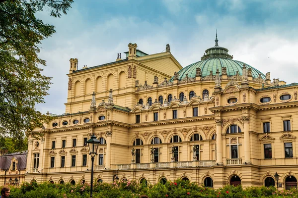 Krakow, Polonya - 28 Eylül 2015: Krakow en çok ziyaret edilen Polonya'da yabancı turistler ve Polonyalılar arasında bir şehirdir.