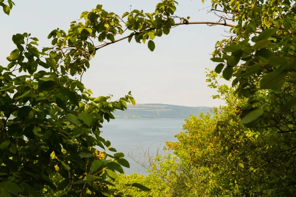 Vackra landskap. Flodutsikt från backen. natur, floden. — Stockfoto