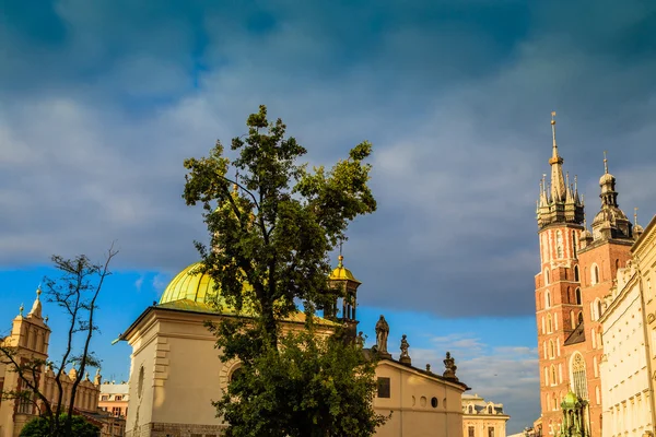 Kraków, Polska - 28 września 2015: Kraków jest najczęściej odwiedzanym miastem w Polsce wśród zagranicznych turystów i Polaków. — Zdjęcie stockowe