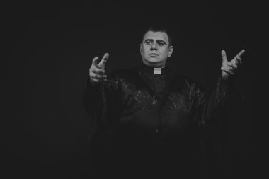 Rahip görüntü kamera, profesyonel oyun tiyatro oyuncusu. Tiyatro yapımları. Profesyonel makyaj ve kostüm Tasarımcısı. Dini ve kültürel dergi ve Web siteleri için fotoğraf.