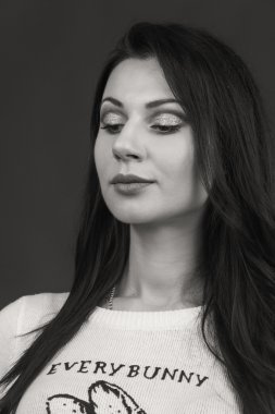 Çok güzel bir kadın siyah beyaz portre. Yaratıcı süreç