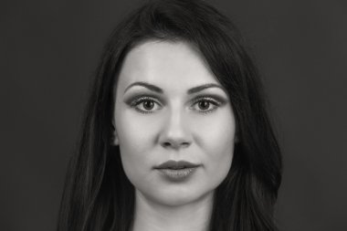 Çok güzel bir kadın siyah beyaz portre. Yaratıcı süreç