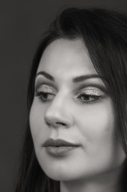 Çok güzel bir kadın siyah beyaz portre. Yaratıcı süreç