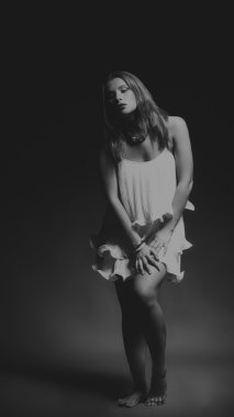 Siyah ve beyaz fotoğraf akıllı kız. Yakın çekim Fotoğraflar, yaratıcı Fotoğraflar