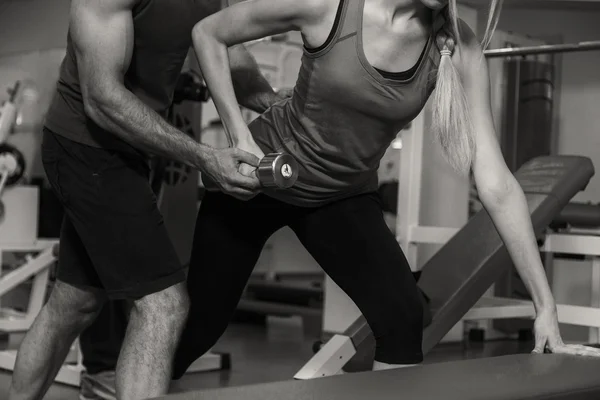 Sport paar training in de sportschool. — Stockfoto