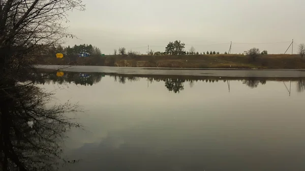 Bonita vista del lago en otoño . —  Fotos de Stock