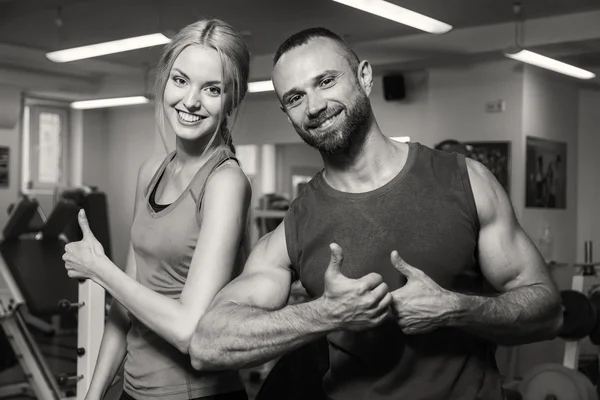 Sport couple on training in the gym. — Stock Photo, Image