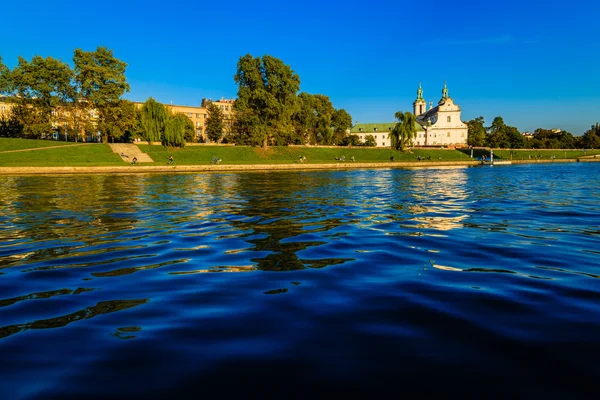 KRAKOW, POLÓNIA - SETEMBRO 15: Belo rio Vistula, Polônia em 22 de setembro de 2015 — Fotografia de Stock