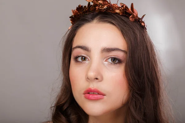 Mooie jonge vrouw close-up. Mooie professionele make-up. — Stockfoto