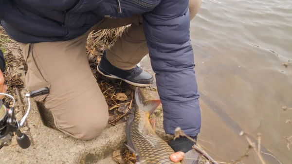 Kış eğirme ile Balık tutma — Stok fotoğraf