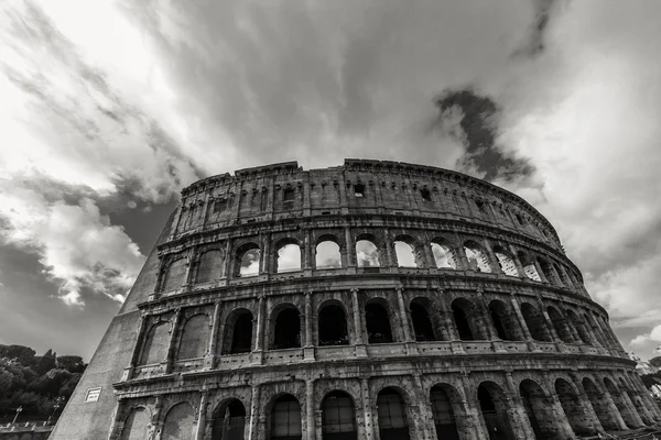 Rom - 10 januari: Colosseum exteriör på 10 januari 2016 i Rom, Italien. — Stockfoto