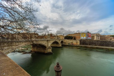 Roma - 12 Ocak: Roma, İtalya için 12 Ocak 2016 Tiber Nehri'nin güzel görünüm.