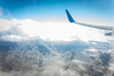 Uçaktan görüntüleyin. Bir uçağın üzerinden görünümü