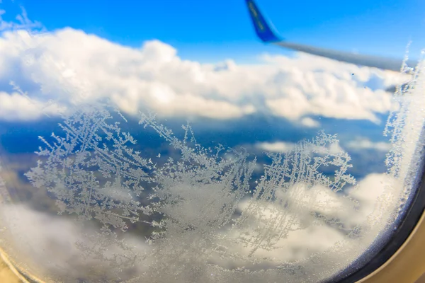 Uçaktan görüntüleyin. Bir uçağın üzerinden görünümü — Stok fotoğraf