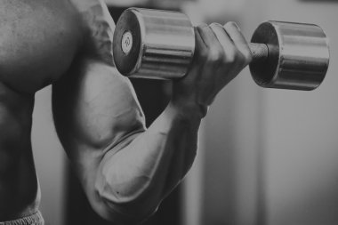 Güçlü adam. Spor kas eğitim. Spor eğitim.