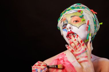 Yaratıcı, parlak makyaj. İlginç bir görüntü.