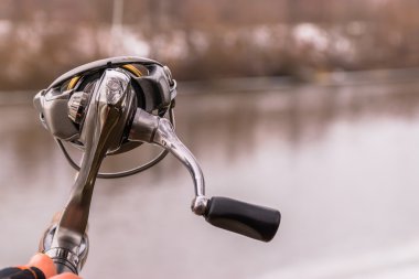 Bir iplik kış üzerinde balıkçı balıklar