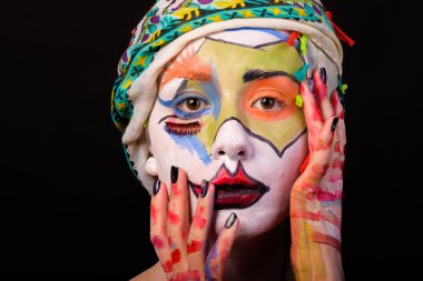 Yaratıcı, parlak makyaj. İlginç bir görüntü.