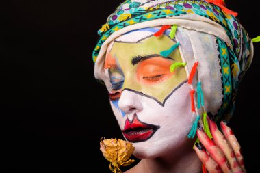 Yaratıcı, parlak makyaj. İlginç bir görüntü.