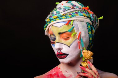 Yaratıcı, parlak makyaj. İlginç bir görüntü.