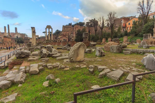 Roma - 6 Ocak: Kemerli ve kalıntıları Roma Forumu 6, 2016 yılında Roma, İtalya.