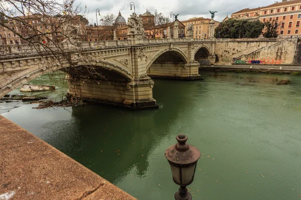 Roma - 12 Ocak: Roma, İtalya için 12 Ocak 2016 Tiber Nehri'nin güzel görünüm.