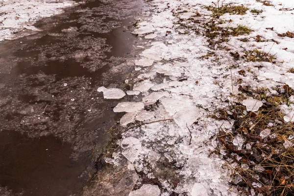 冬道を氷します。 — ストック写真