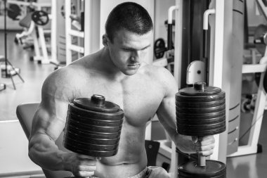 Güçlü adam. Spor kas eğitim. Spor eğitim.