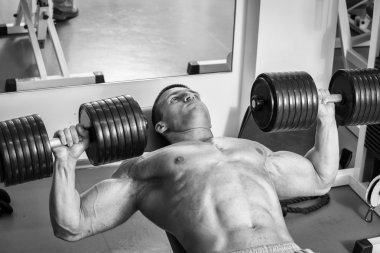 Güçlü adam. Spor kas eğitim. Spor eğitim.