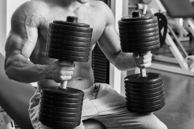 Güçlü adam. Spor kas eğitim. Spor eğitim.