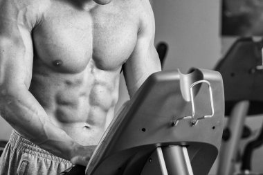 Güçlü adam. Spor kas eğitim. Spor eğitim.