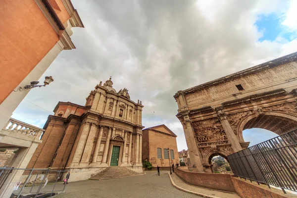 罗马-1 月 6 日 ︰ 拱门和罗马论坛 6，2016 年在意大利罗马的废墟. — 图库照片