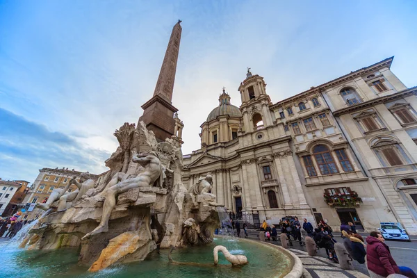 Rom - 6 januari: Magnifika romerska fontänerna 6, 2016 i Rom, Italien. — Stockfoto