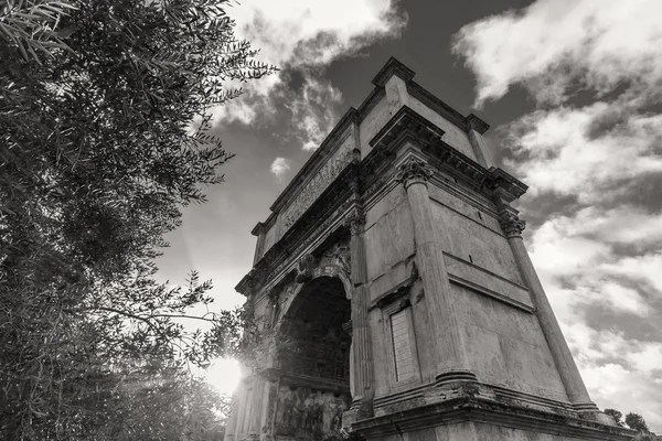 Roma - 13 Ocak: Roma forumdan bir bakış. Roma'da 13 Ocak 2016 yılında Roma, Italya'arch..