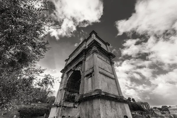 Roma - 13 Ocak: Roma forumdan bir bakış. Roma'da 13 Ocak 2016 yılında Roma, Italya'arch..