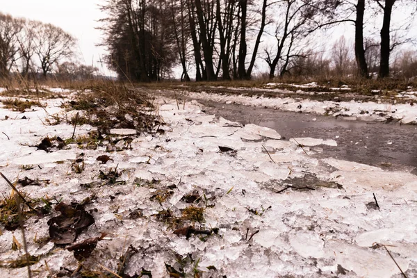 Hermoso paisaje con carretera de invierno —  Fotos de Stock