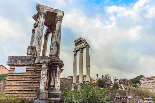 Roma - 6 Ocak: Kemerli ve kalıntıları Roma Forumu 6, 2016 yılında Roma, İtalya.