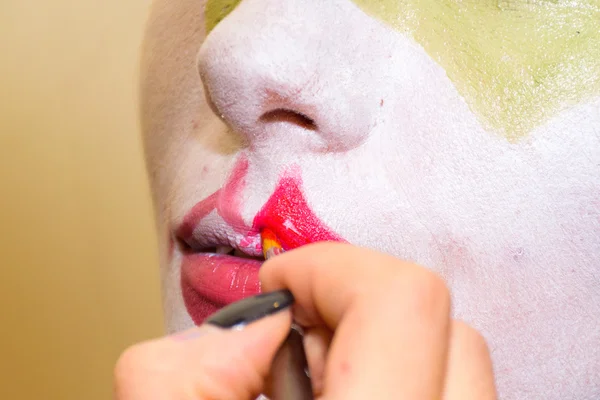 Процес нанесення макіяжу. Робота професійного візажиста — стокове фото