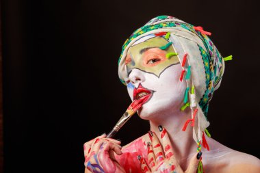 Yaratıcı, parlak makyaj. İlginç bir görüntü.